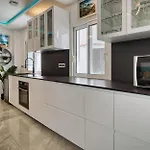 Del Sol Heated Pool Вілла Адехе