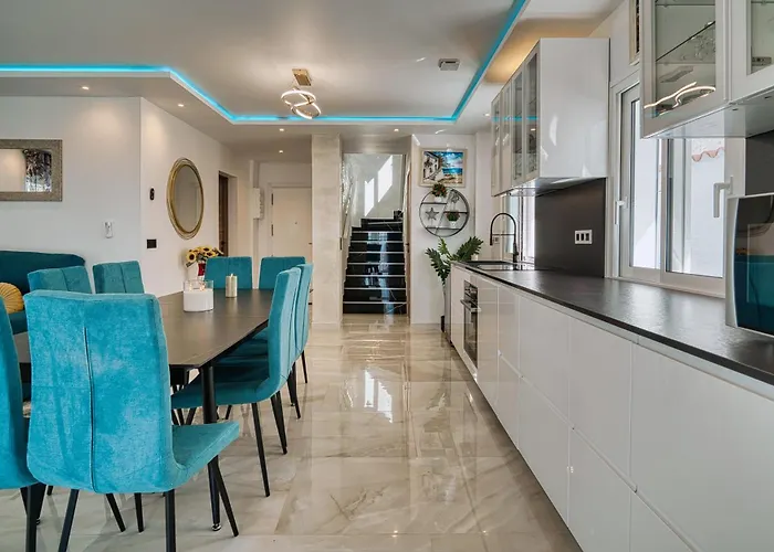 Вілла Del Sol Адехе